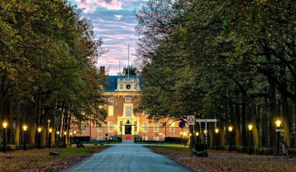 De oprijlaan van Slot Zeist