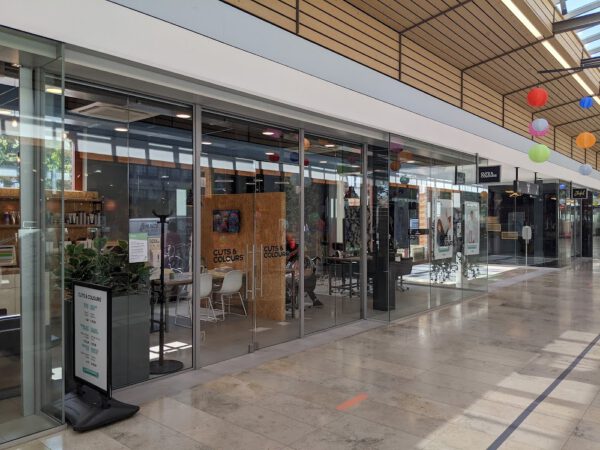 Kapsalon foto van Cuts & Colours Maassluis