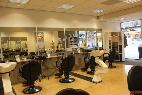 Kapsalon foto van Hairstyling Kniest