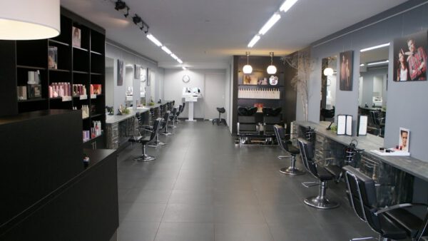 Kapsalon foto van Headlines