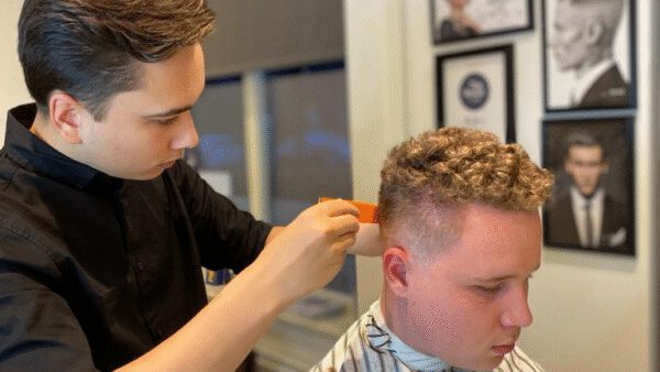 Kapsalon foto van Hes Haarcafé