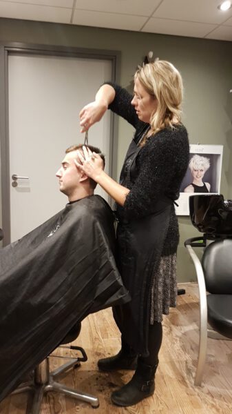 Kapsalon foto van kapsalon Mojo